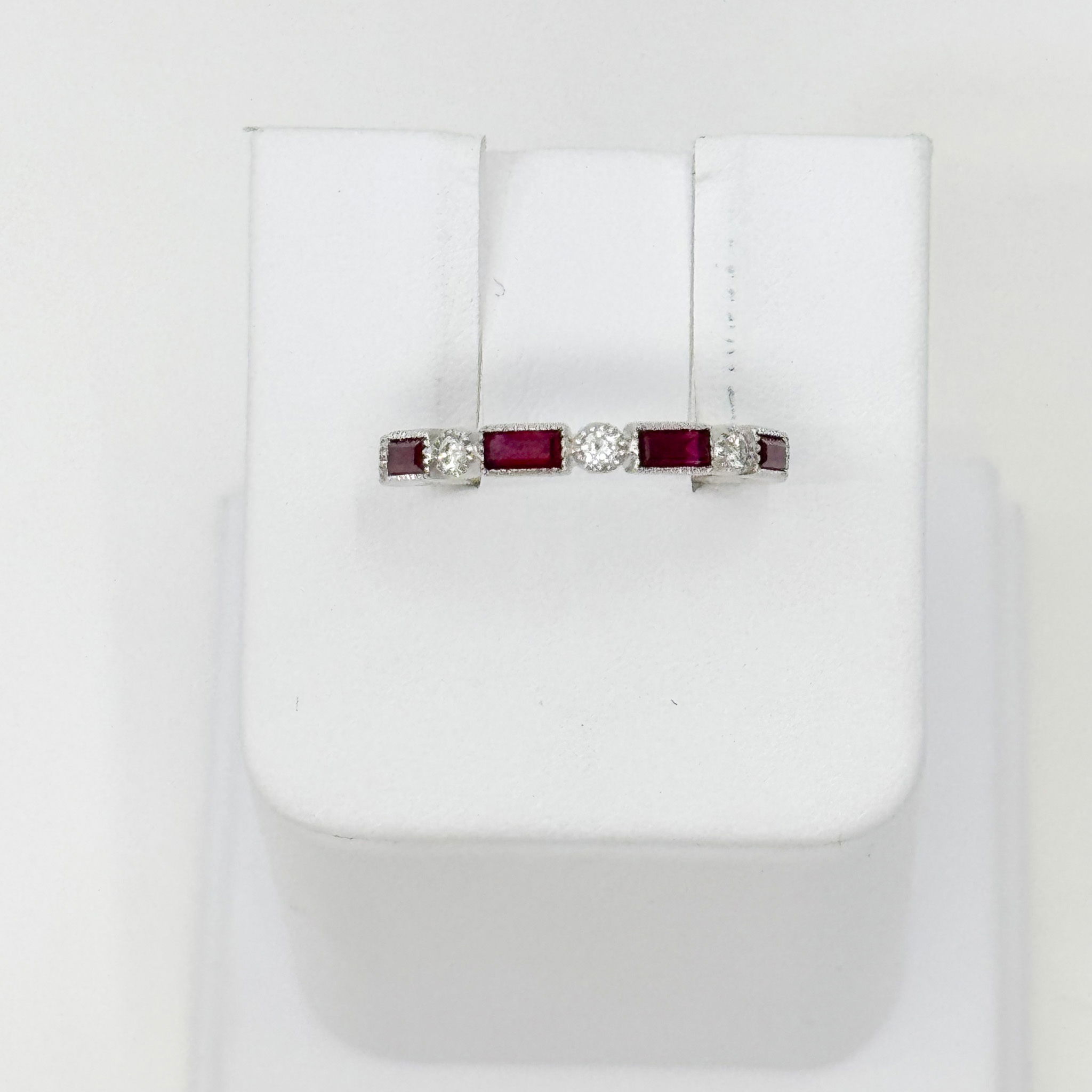 Ruby and Diamond ring, 5 round diamonds 0.14ct, 4 ruby 0.72