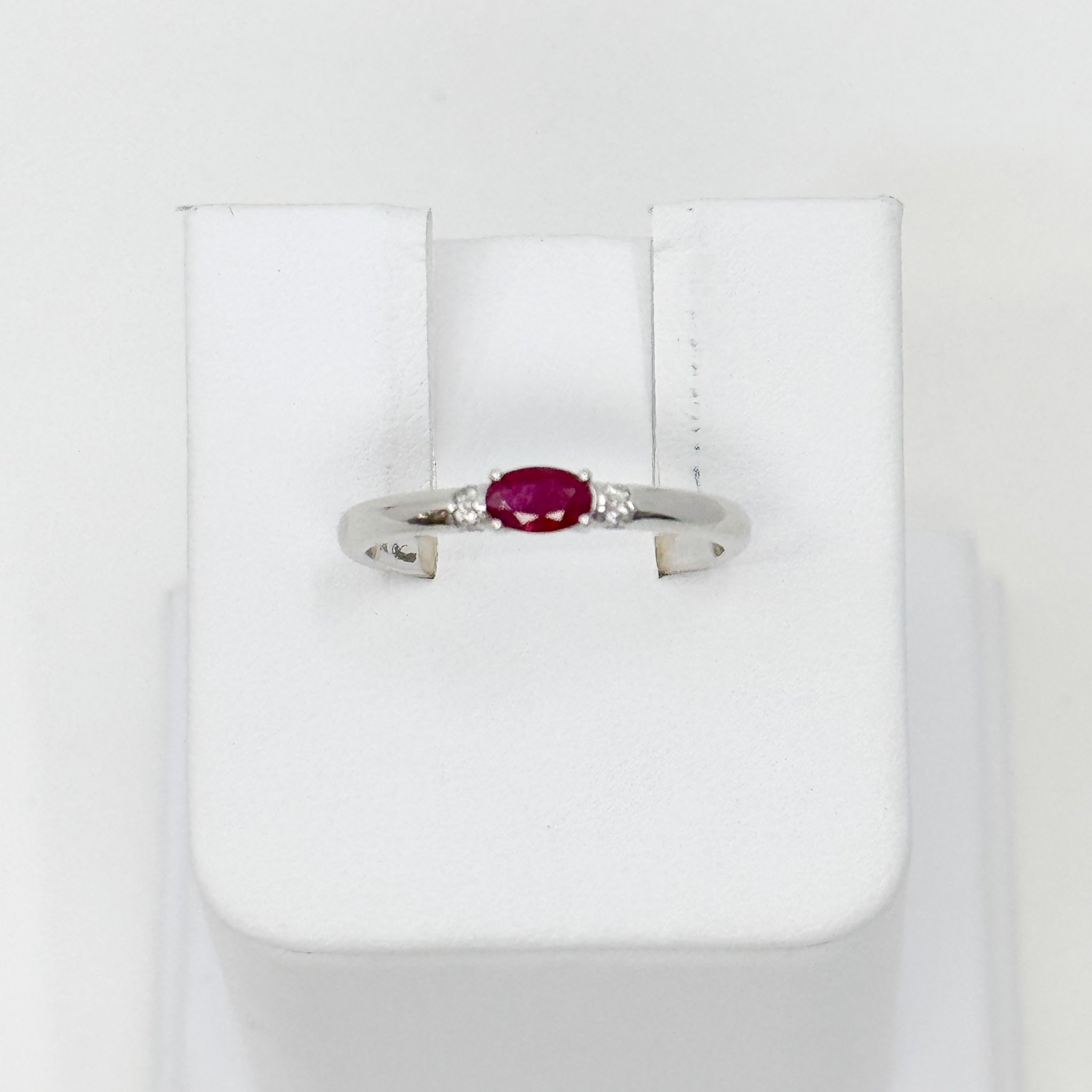 Venetti Ruby and Diamond ring, 8 round diamonds 0.03ct, ruby 0.38ct, 14kw