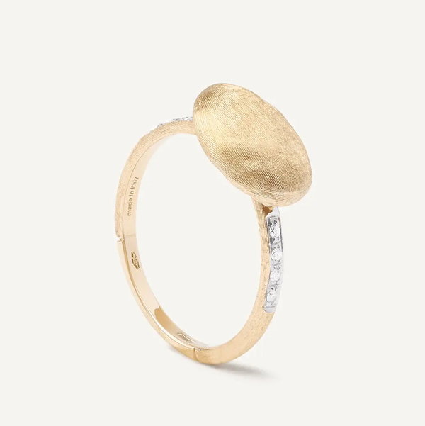 Closeup photo of 18K Yellow Gold Horizontal Ring with Diamonds