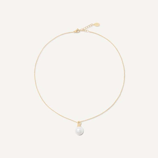 Closeup photo of 18K Yellow Gold Pearl Pendant Necklace