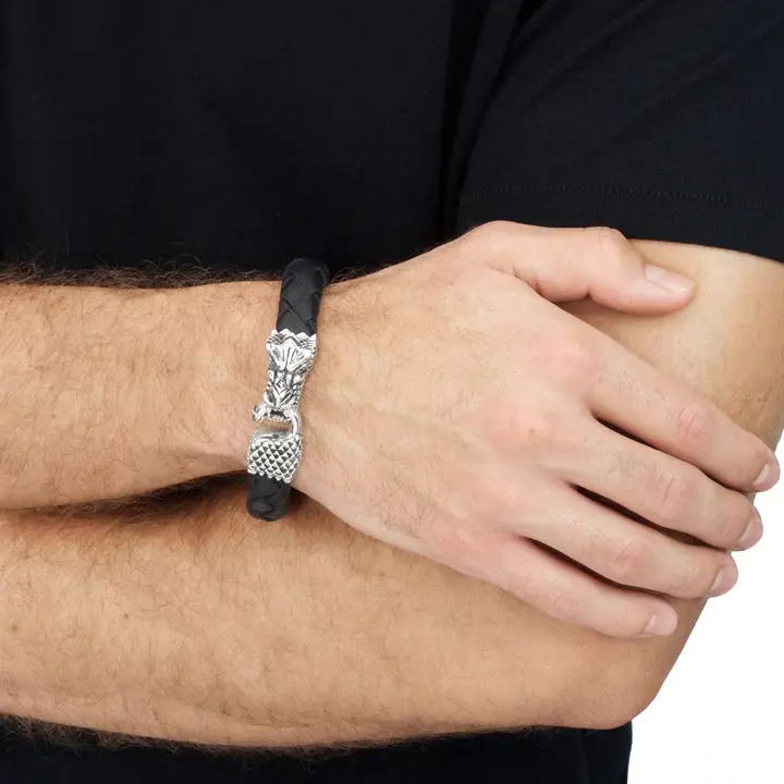 Leather bracelet with small dragon clasp