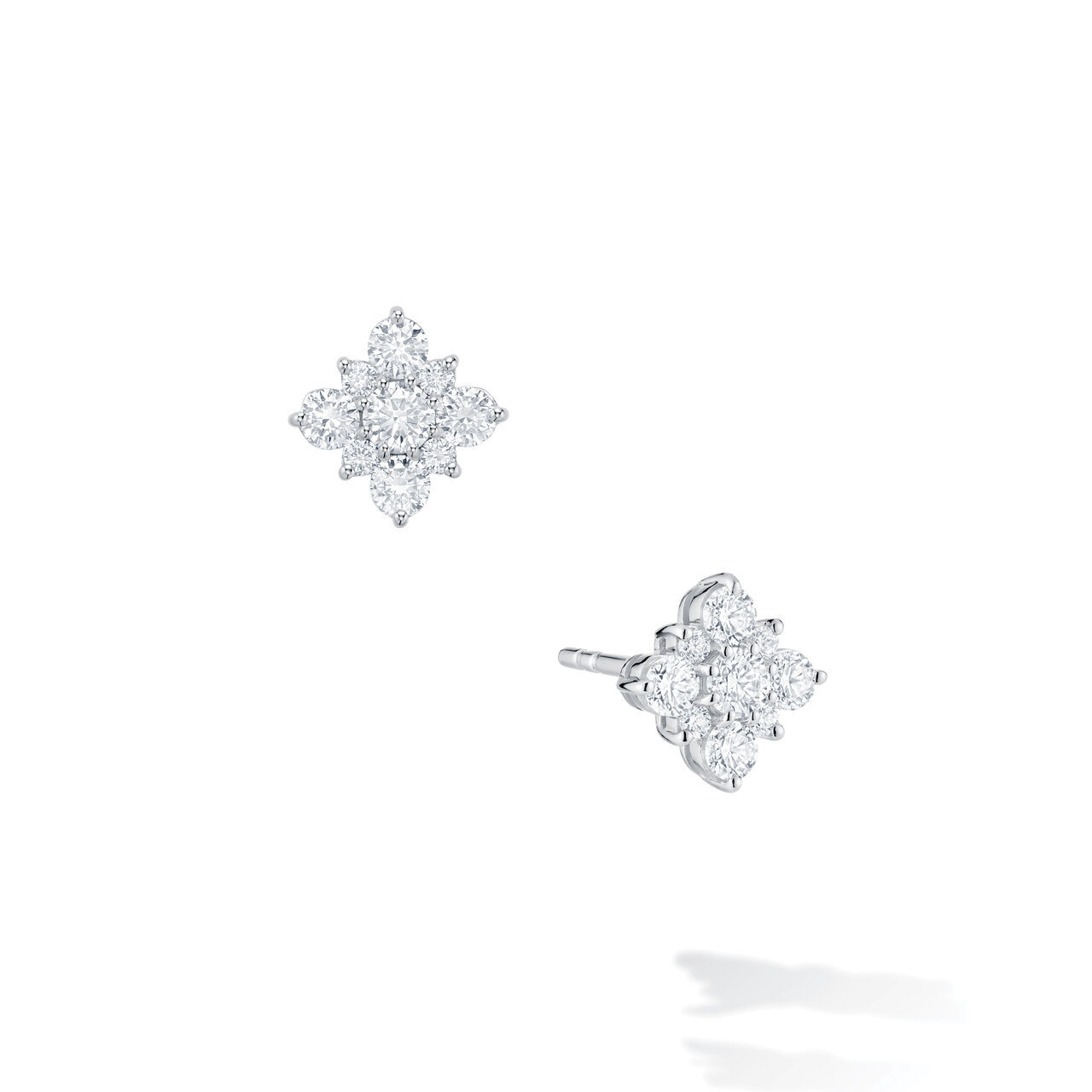 No two snowflakes are alike. Capturing the geometrical perfection and astonishing symmetry of snowflakes, our artisans immortalize this arctic beauty in luminous white gold and diamonds.18k white gold. Set with 18 round brilliant-cut diamonds totaling 0.17 carat. Width: 5.9 mm 18kw .17ct Diamond Snowflake Studs