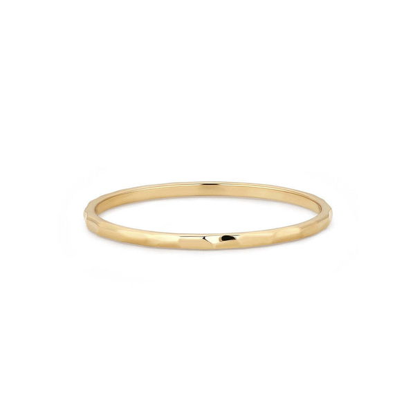 Closeup photo of REGALIA | Textured Band