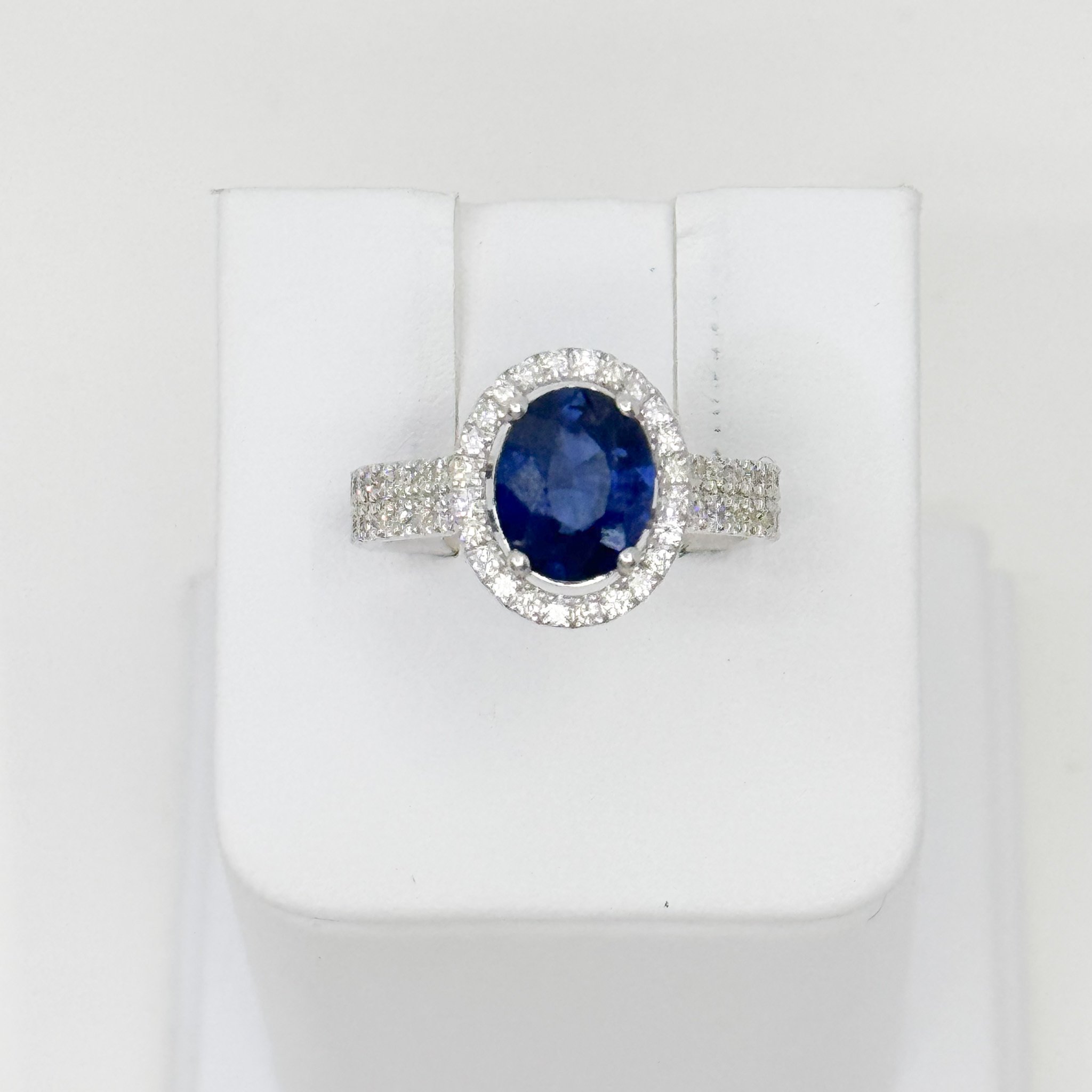 Diamond and Sapphire ring set in 14kw, 2.26ct sapphire, 0.74ct diamond