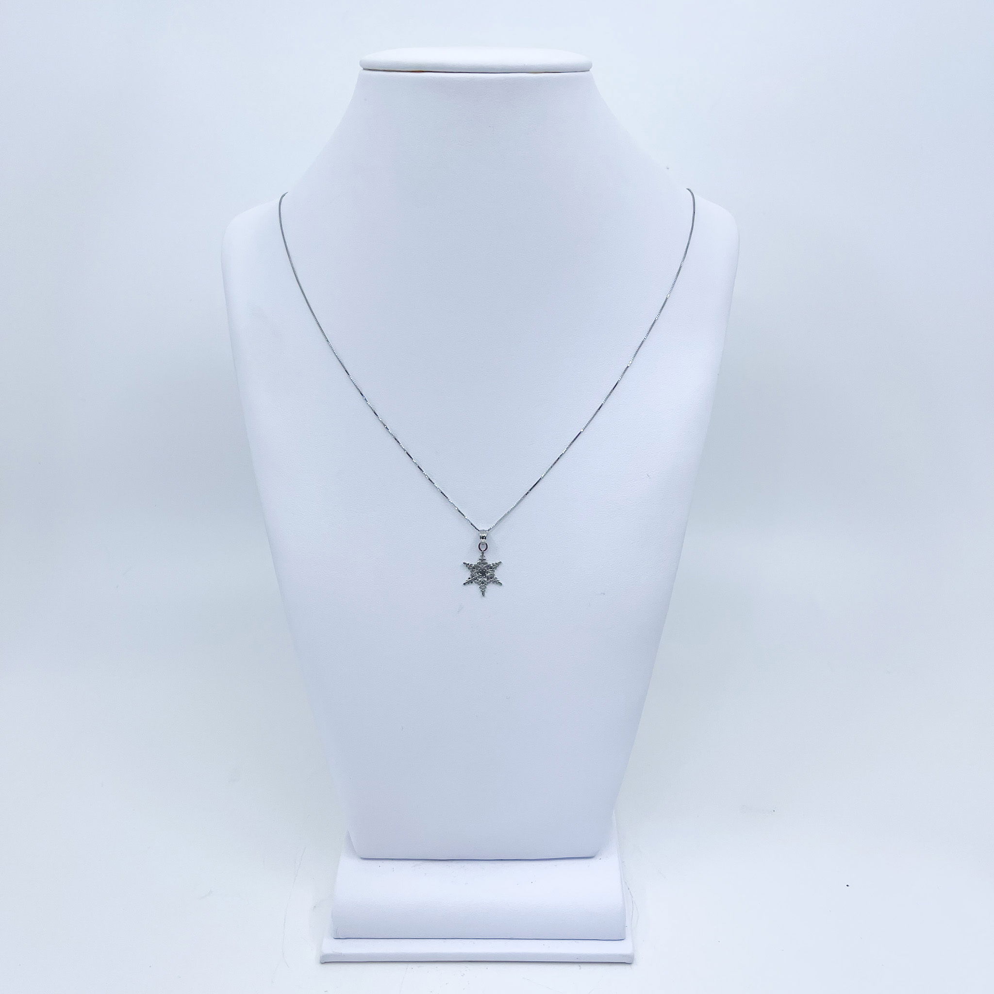 14kw Small Snowflake Pendant