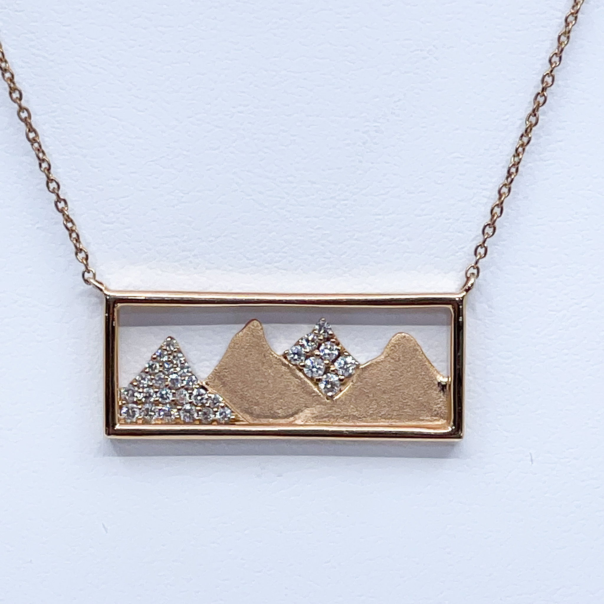 14kr 0.25ct dia Rectangle Mountain Necklace 14kr 0.25ct dia Rectangle Mountain Necklace