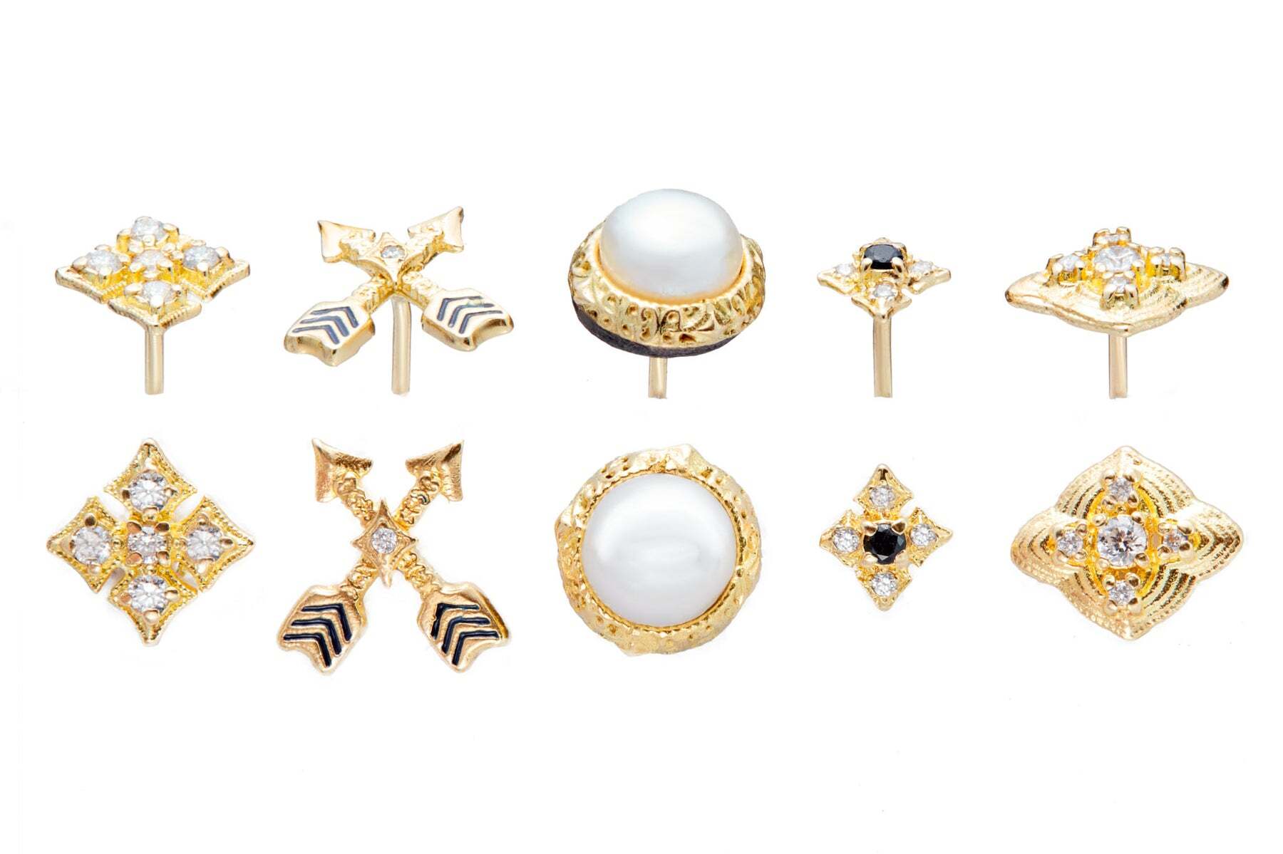 Introducing our stunning 18K yellow gold and blackened sterling silver 6.5MM carved stud earrings with white freshwater, cultured pearls. These elegant and eye-catching earrings are delicately crafted to give you a timeless look that you can wear day or night. The blackened sterling silver is carved with a subtle pattern that adds a unique touch to the classic silhouette. The white freshwater pearls make a stunning contrast against the yellow gold and blackened sterling silver, providing a luxurious finish that's perfect for any special occasion. These beautiful earrings will make a statement of sophistication, luxury, and undeniable style. Pearl Stud Earrings