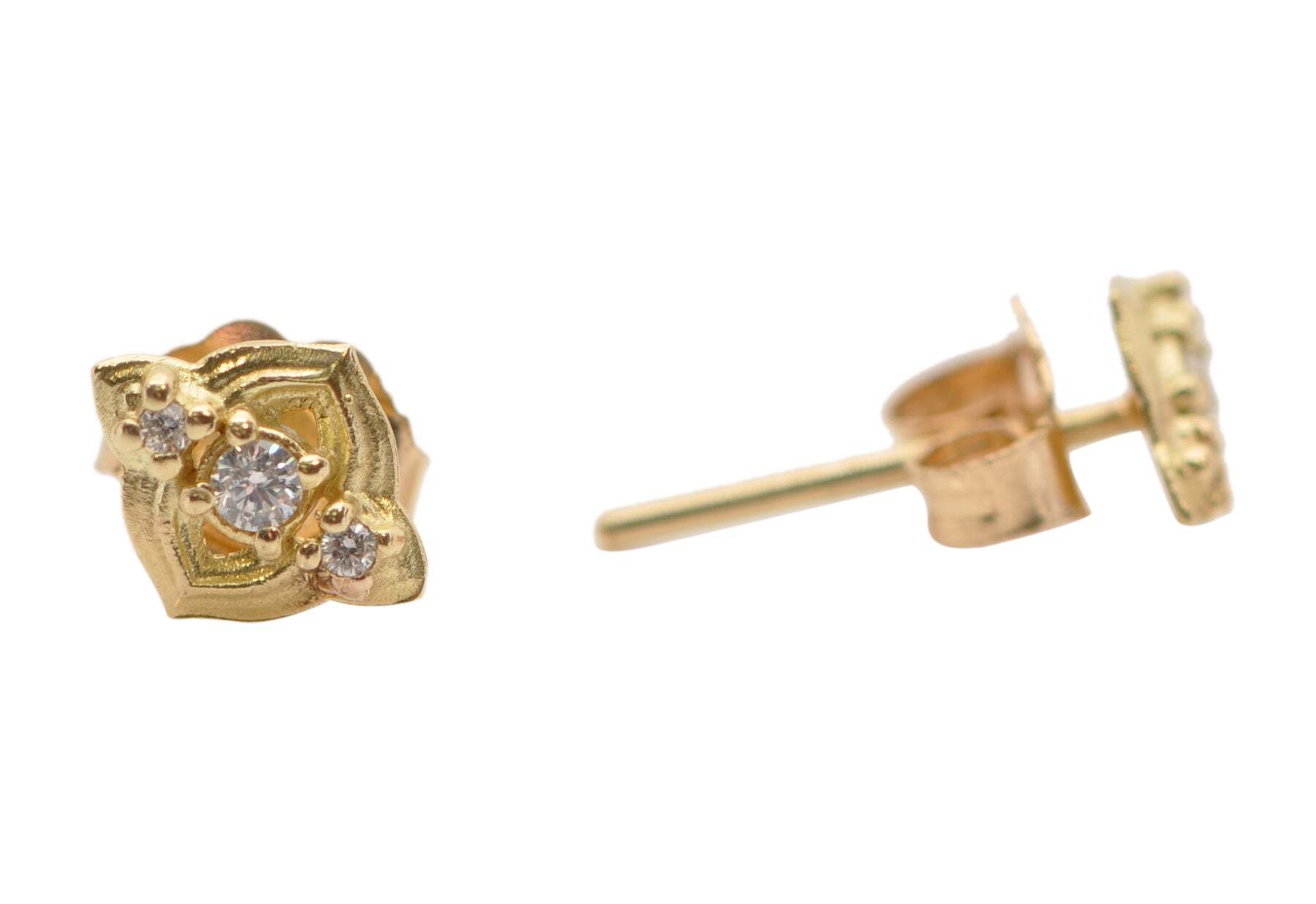 YELLOW GOLD SCROLL STUD EARRINGS