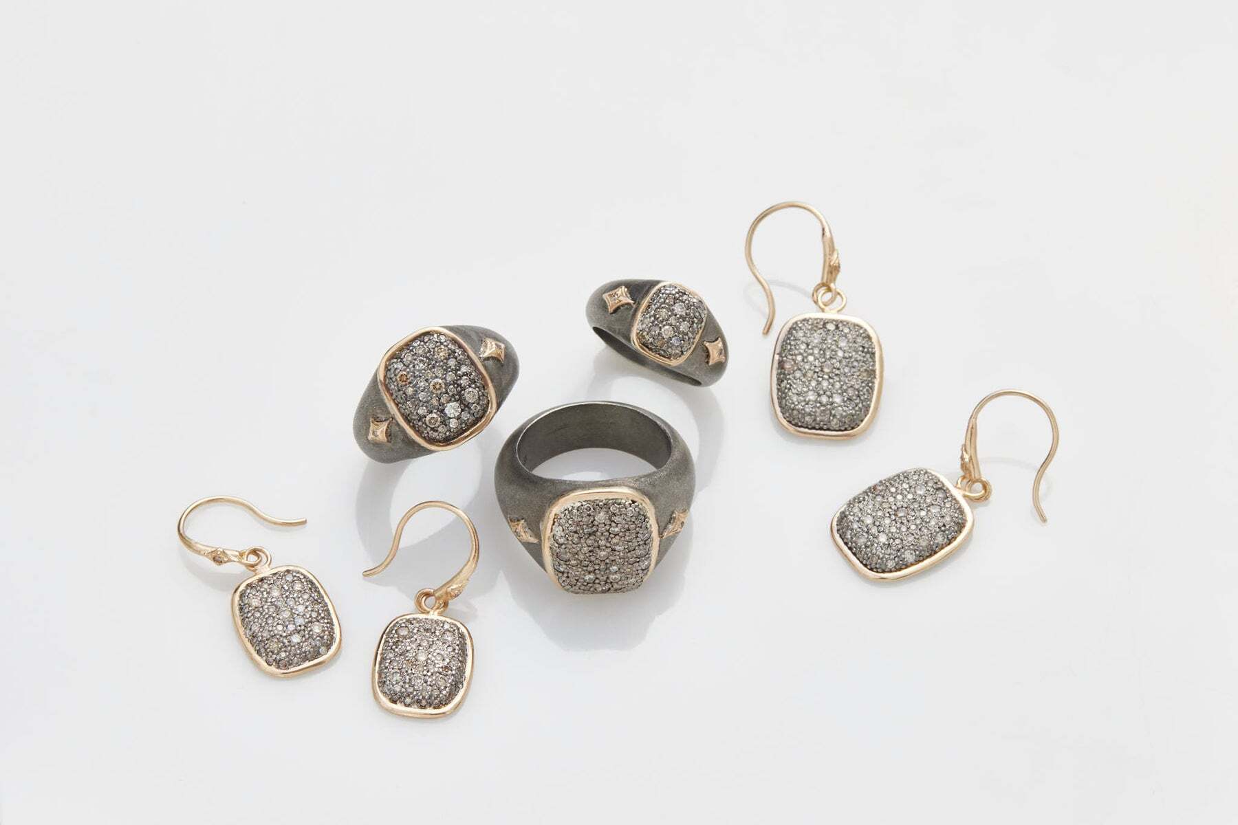 This stunning pair of drop earrings is the perfect way to make an artistic statement. Crafted from 14k rose gold and grey rhodium-plated sterling silver, the medium cushion-shaped shield features 0.73 TCW of champagne diamond pave. The shields are attached to Crivelli French hooks with a total drop length of 30.4mm. With its striking design and delicate sparkle, this earring set is sure to elevate any outfit. LARGE PAVE CUSHION SHIELD DROP EARRINGS