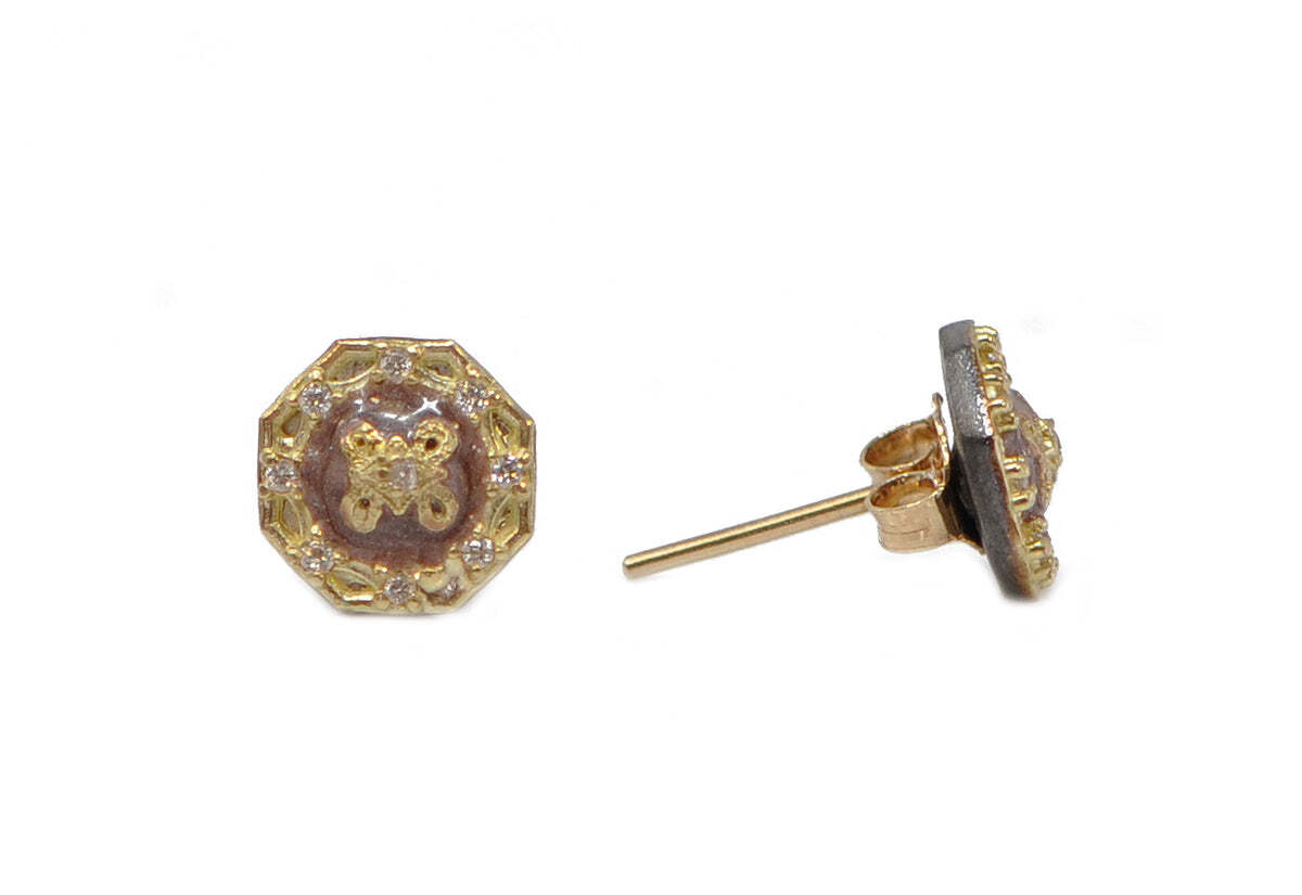 These beautiful 18k Yellow and Dusty Rose Enamel Studs Earrings will add a unique sparkle to any outfit. The classic studs are crafted with 0.08 CT White Diamonds and precious enamel to create a timeless design. With a versatile and contemporary style, these earrings are perfect for any occasion. Incredibly light and comfortable to wear, they will add a special touch to your look. DUSTY ROSE ENAMEL STUD EARRINGS