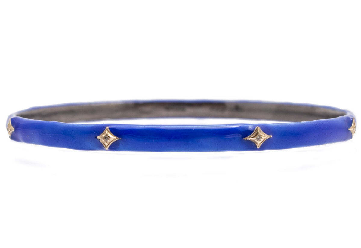 This exquisite 14K rose gold and blackened sterling silver Crivelli Bangle bracelet is embellished with a striking royal blue sapphire enamel setting that sparkles with 0.03 carats of round-cut white diamonds. Its intricate design is a timeless classic that is sure to turn heads. Impeccably crafted with high-quality materials, this sophisticated bangle bracelet is sure to make an elegant statement. Whether you’re attending a special event or simply want to add a touch of glamour to your look, this stunning piece is the perfect choice. Crivelli Royal Blue Sapphire Enamel Bangle Bracelet