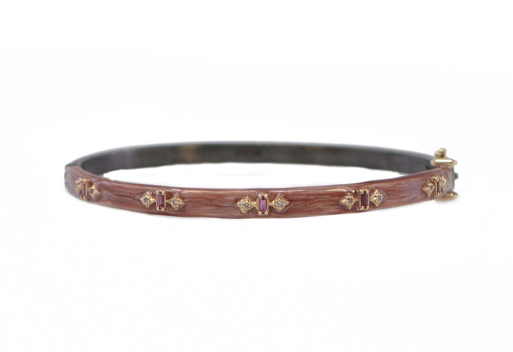 This beautiful 14K rose gold and grey sterling silver Crivelli Huggie Bracelet is perfect for adding a touch of sparkle and color to any ensemble. The bracelet features 0.05 CT champagne diamonds and vibrant purple garnets set in a refined yet intricate design. The huggie style ensures a secure fit and makes this timeless bracelet a perfect accessory for any occasion. DUSTY ROSE ENAMEL CRIVELLI PURPLE GARNET HUGGIE BRACELET