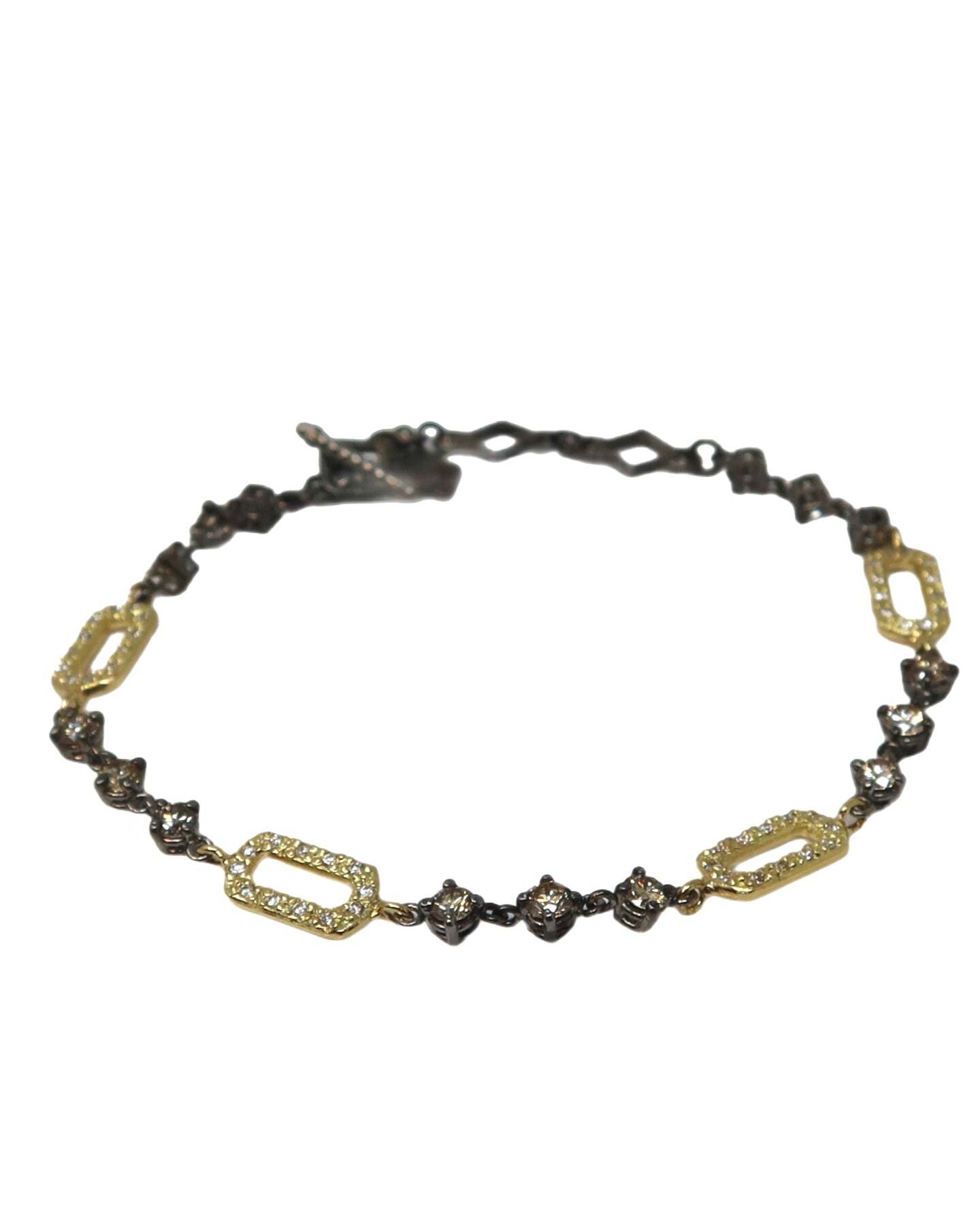 This exquisite 18K yellow gold and grey sterling silver paperclip bar bracelet is a stunning and timeless piece. Accented with 0.538CT white and champagne diamonds, the adjustable chain fastening can fit a wrist size of 6.5" and 7.5". This luxurious and stylish bracelet will truly make a statement and is perfect for any special or formal occasion. GOLD PAPERCLIP WITH DIAMOND BRACELET