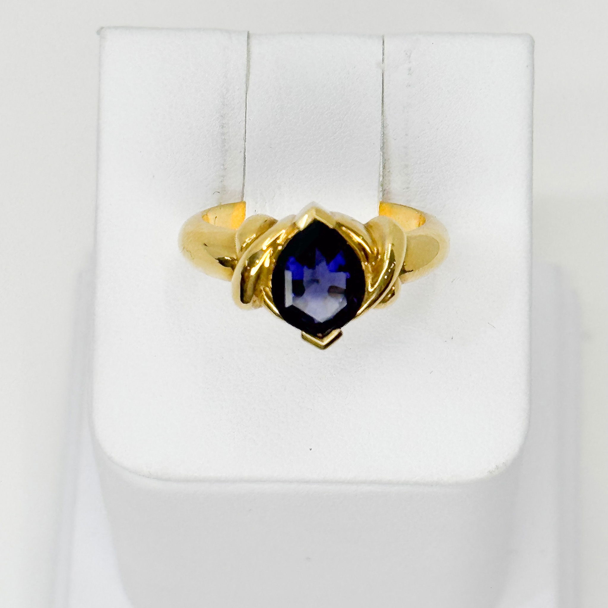 18 k Iolite Ring