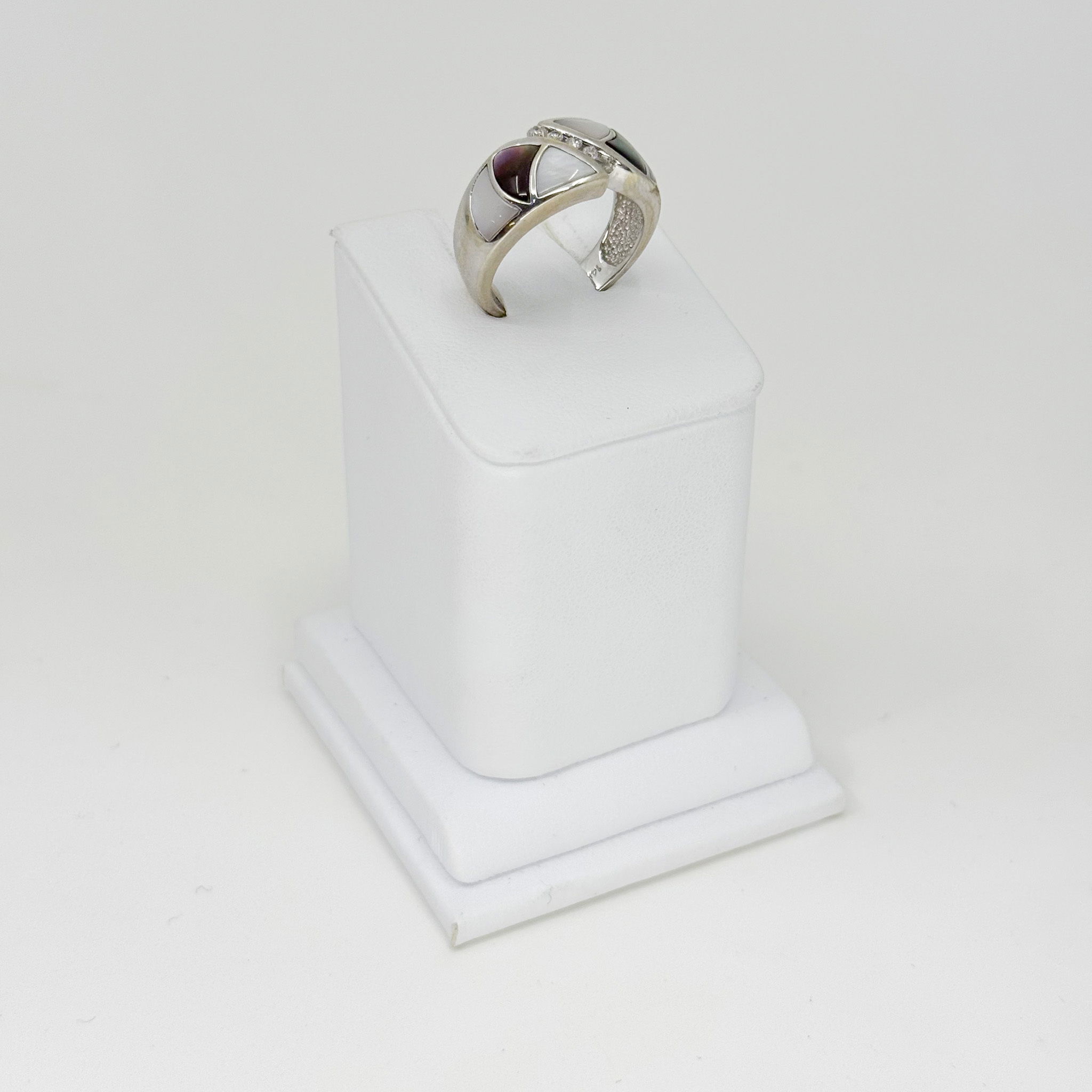 14kw Mother of Pearl and Diamond Ring