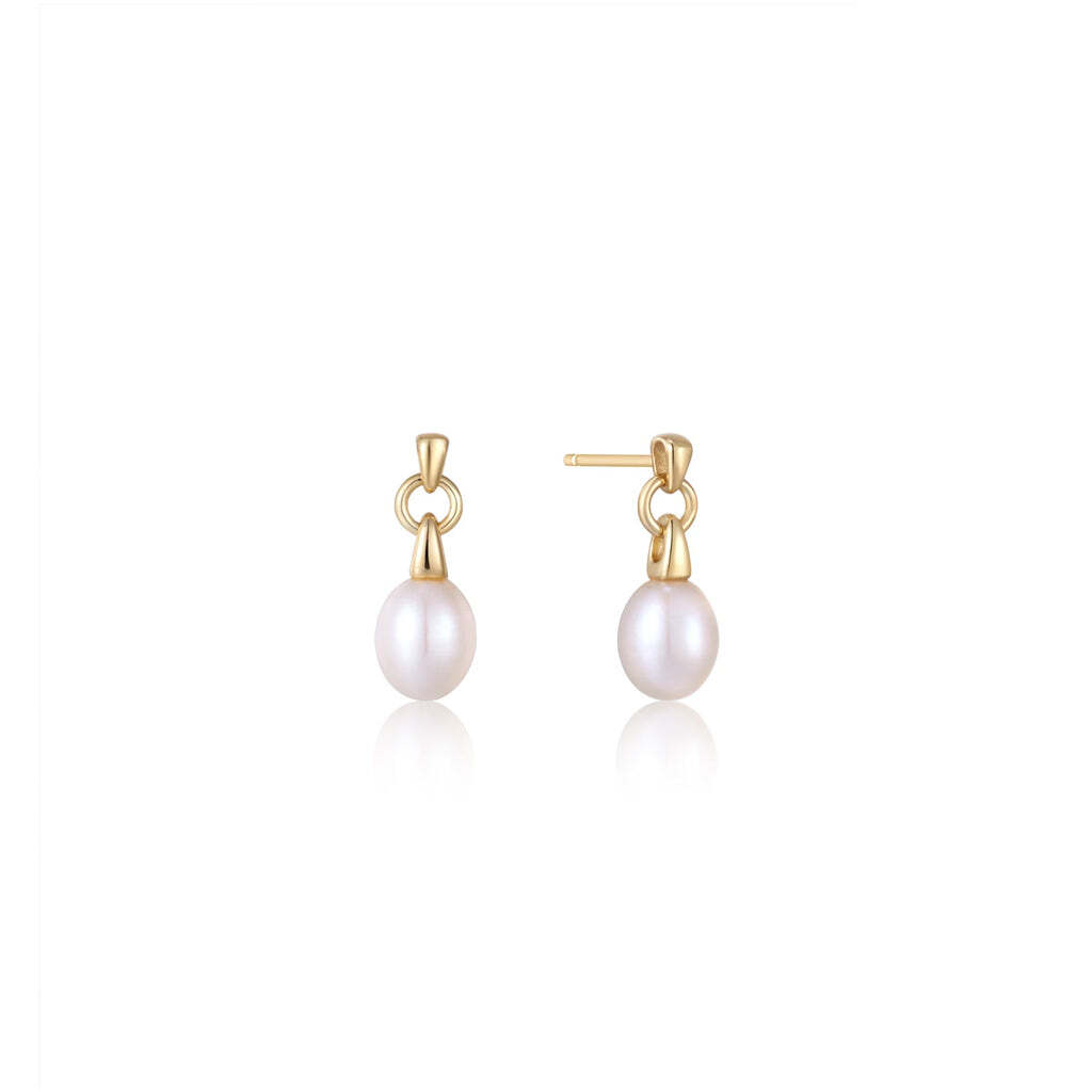 Get creative with your style this season with a drop stud earring that looks as luxury as it feels to wear. A single iridescent pearl is suspended from on-trend shiny gold chain link, finished with a simple stud. Keep your look simple or stack your drop studs with a row of delicate everyday basics. Gold Pearl Drop Stud Earrings