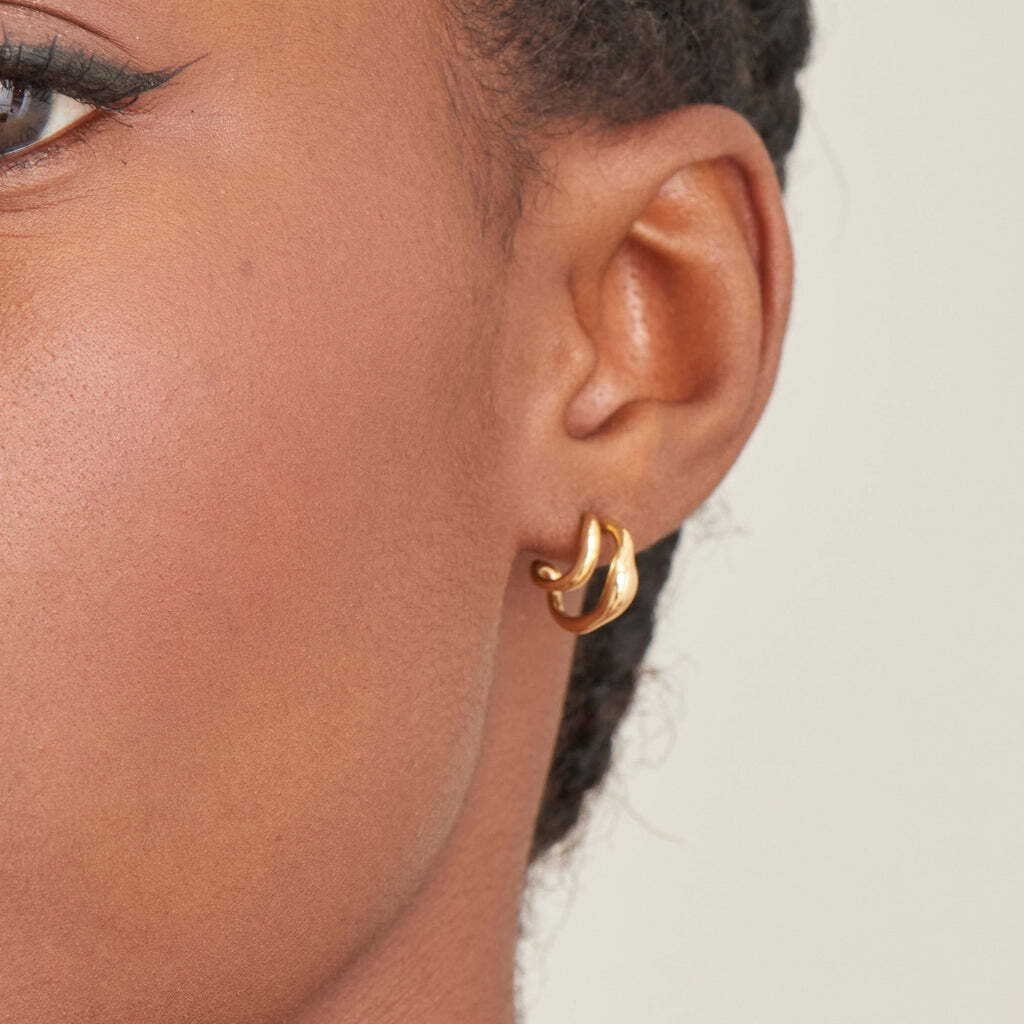 The mini hoops you didn't realise your collection was missing, until now. Discover our double hoops, inspired by the natural, fluid movements and curves of the waves. The perfect pair of gold huggies to wear alone, you'll also be styling these with your entire collection of hoop and stud favourites. This season's take on a classic hoop earring. Wave Double Hoop Stud Earrings