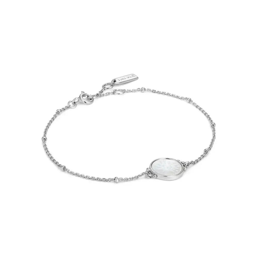 Give your wrists the style update they’re craving this season with this effortlessly cool and easy to wear bracelet. A delicate chain makes for the perfect everyday choice, complete with three sizing options for the perfect adjustable fit. Front and centre, discover our sunbeam emblem detailing, embossed into our signature mother of pearl. SUNBEAM EMBLEM SILVER BRACELET