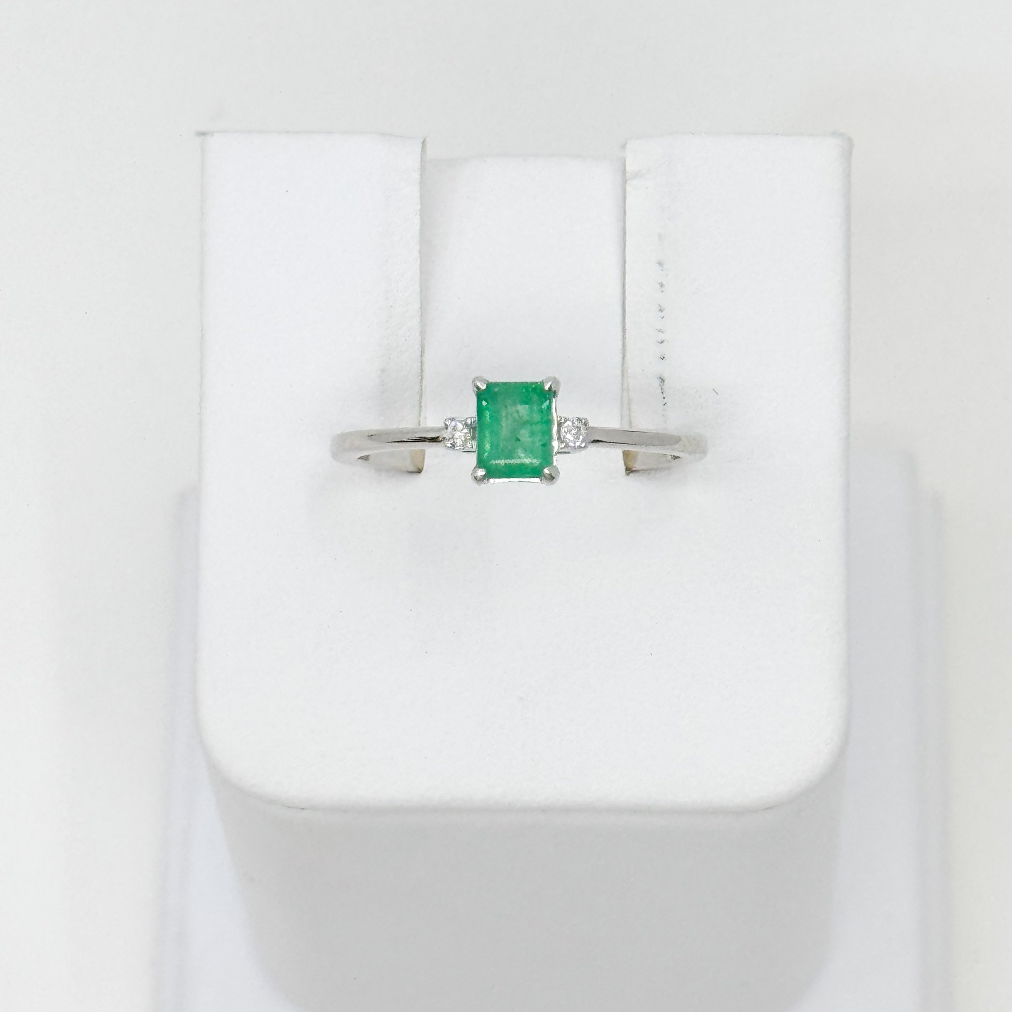 Emerald Ring emerald 0.60 ct, 2 round diamonds 0.02 ctw, 14kw