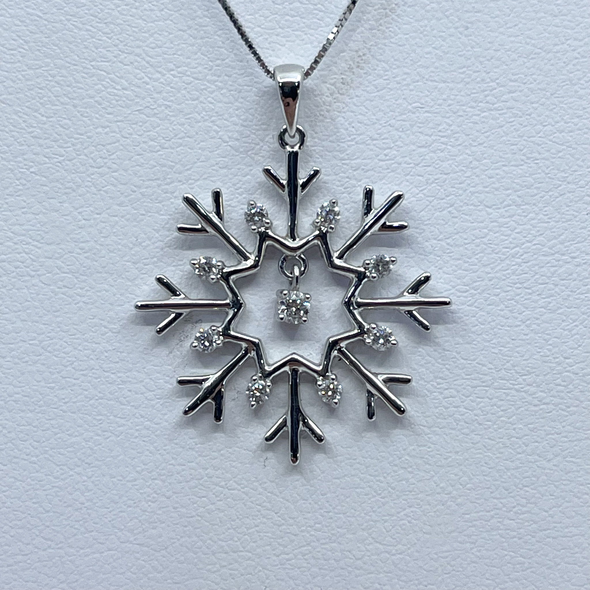 14kw 0.25 dia Snowflake Pendant