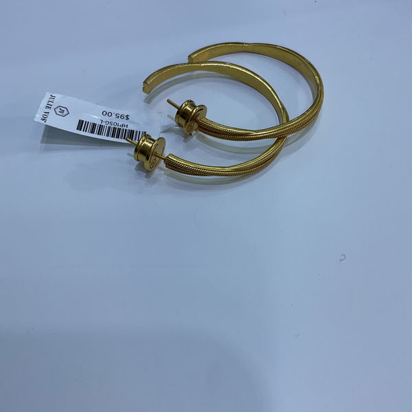 Closeup photo of Cheval Twist Hoop