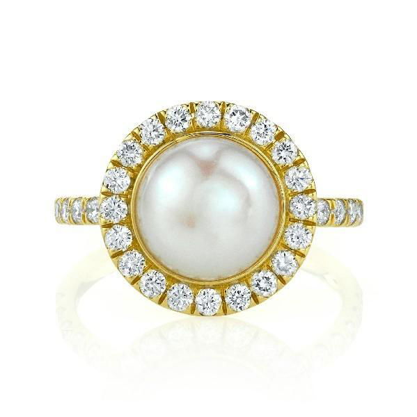 Closeup photo of Pearl Ring With Diamonds