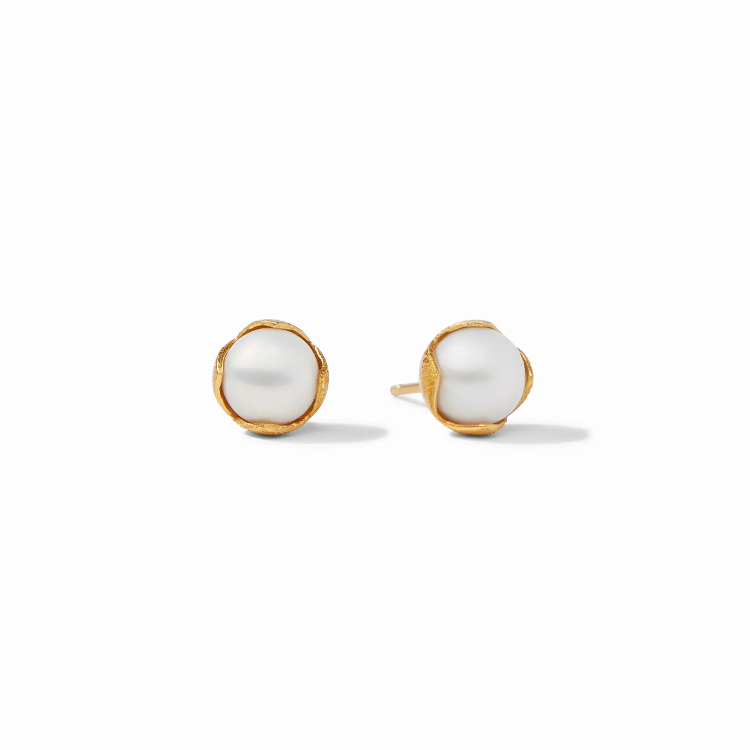 Luminous shell pearl encased in golden petals. Penelope Stud