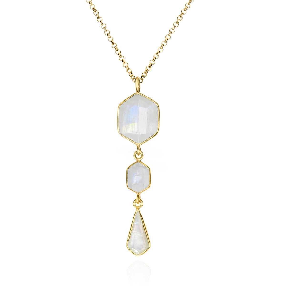 Rainbow moonstone pendant GEO collection in 925 Sterling Silver with polished finish and 18 k Gold Vermeil. Chain sold separatelySterling Silver 92518 k Gold vermeilstone: rainbow moonstoneLength 49 mm RAINBOW MOONSTONE pendant sterling silver/gold vermeil