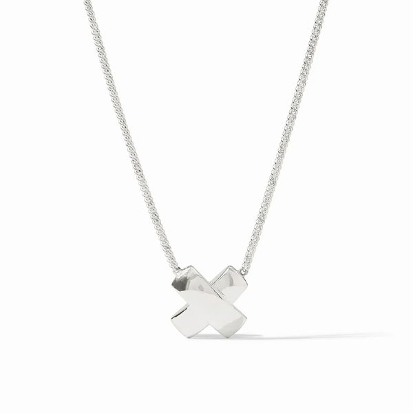 Closeup photo of CATALINA X DELICATE NECKLACE SILVER