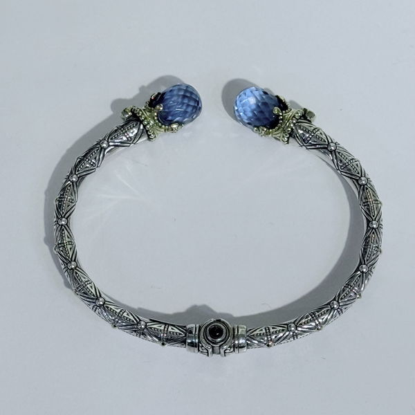 Closeup photo of Sterling Silver & 18k Gold Bracelet