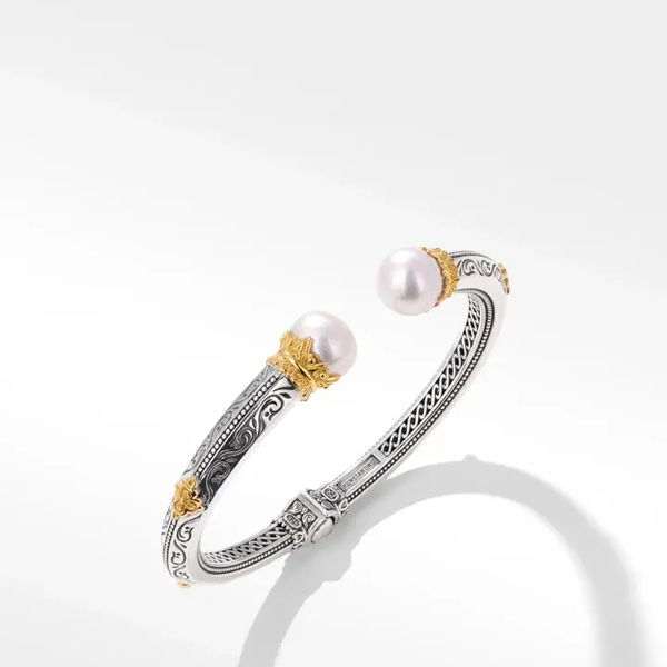 Closeup photo of MUSE BRACELET