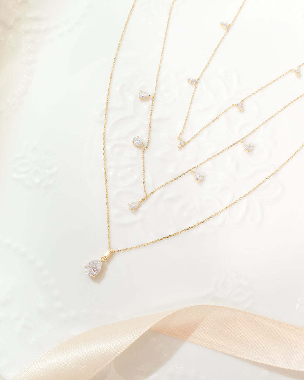 This 14kt necklace has the perfect amount of lab grown diamonds to capture the eye with beautiful sparkle yet be subtle for daily wear. It's a gorgeous accompaniment on every neck. Product Details: Material: 14K Solid Gold 16"" + 2"" ext. Lab-Grown Diamond Size: 1.3mm,2.3mm Total Weight: 1.498g Total Carat Weight: 0.3 SOLENE | Lab Grown Diamond Necklace – AURELIE GI
