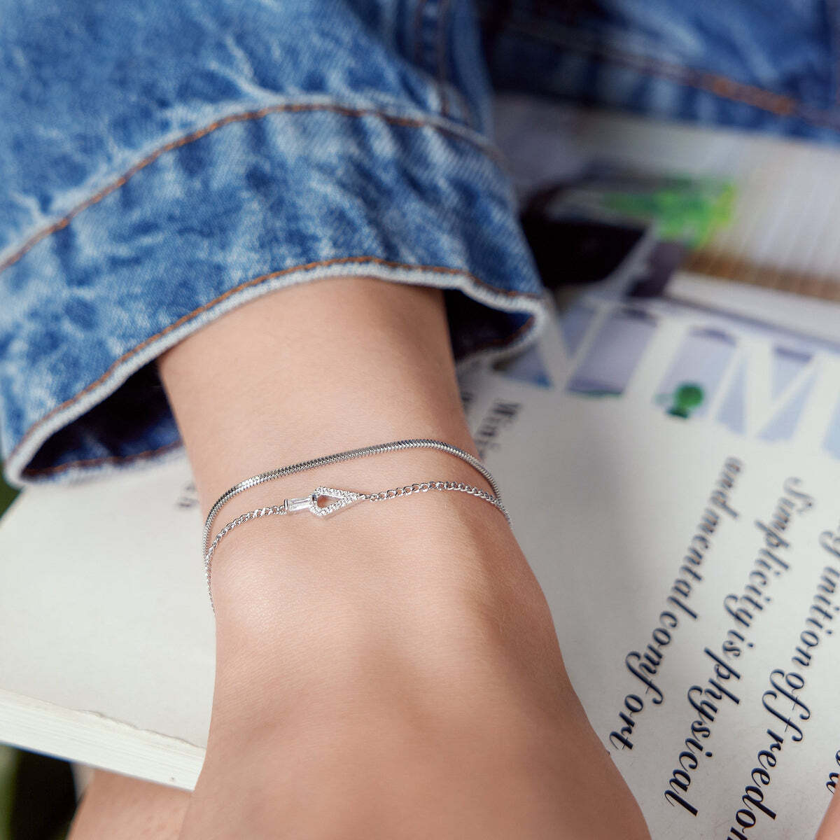 Product Description: Revamp your jewellery wardrobe with our exquisite bracelet. Featuring a geometric hollow shape finished with cubic zirconia stones, this contemporary bracelet is the perfect stacking piece for any occasion. Product Details: • Material: 925 Sterling Silver with Rhodium Plating with Cubic Zirconia• Silver Geometric Cubic Zirconia Bracelet– Ania Haie US