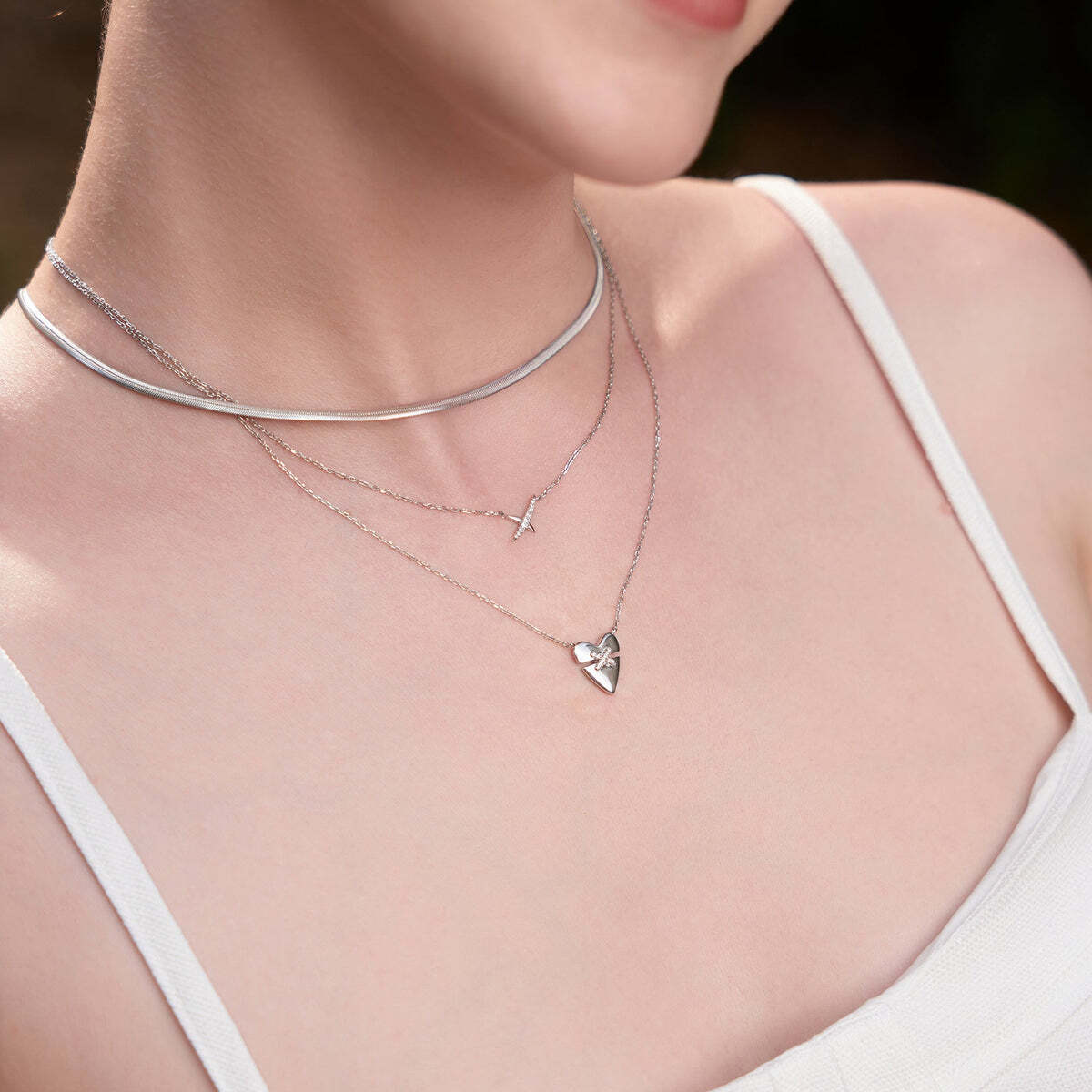 Product Description: This gold heart-shaped pave necklace is a must-have for the new season, it features a gold heart with a cubic zirconia filled cross at the centre for a touch of sparkle. A dainty piece with a unique edge, it will have you looking the part whatever your plans. Product Details: • Material: 925 Sterli Silver Heart Kiss Pavé Necklace– Ania Haie US