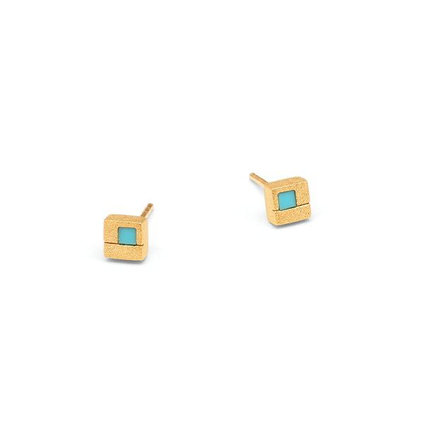 Closeup photo of Cubini-earring Turquoise sterlingsilver-gold-plated, 5mm