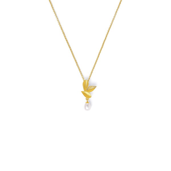 Closeup photo of Drena Necklace