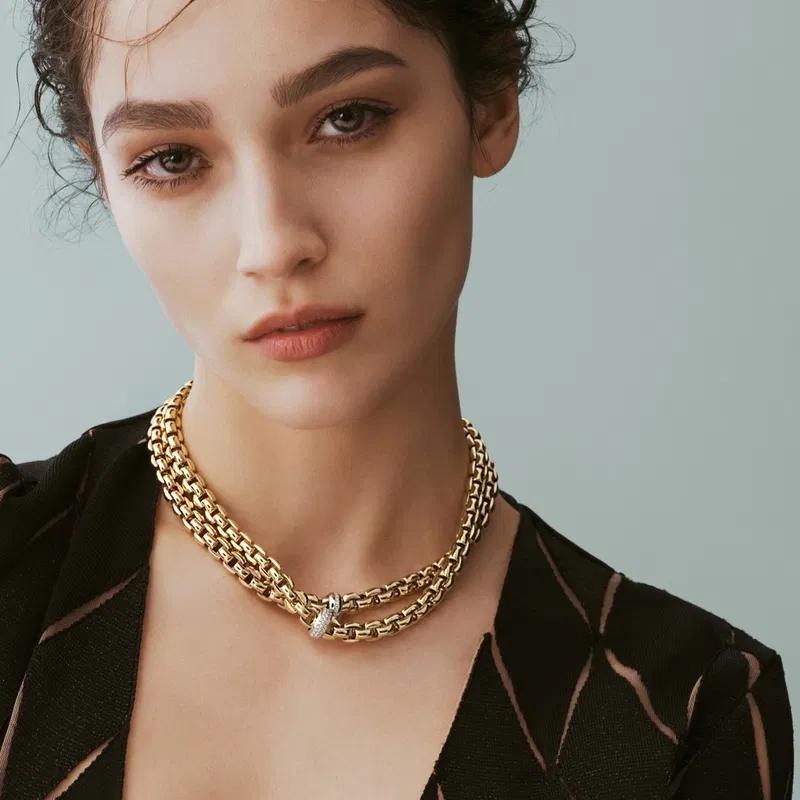 Model wearing FOPE gold chain necklaces