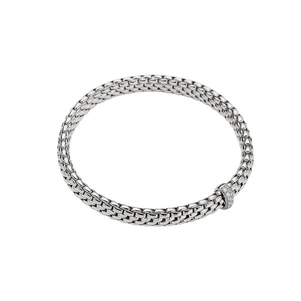 Closeup photo of 18k Gold Flex'it Bracelet in with Diamonds