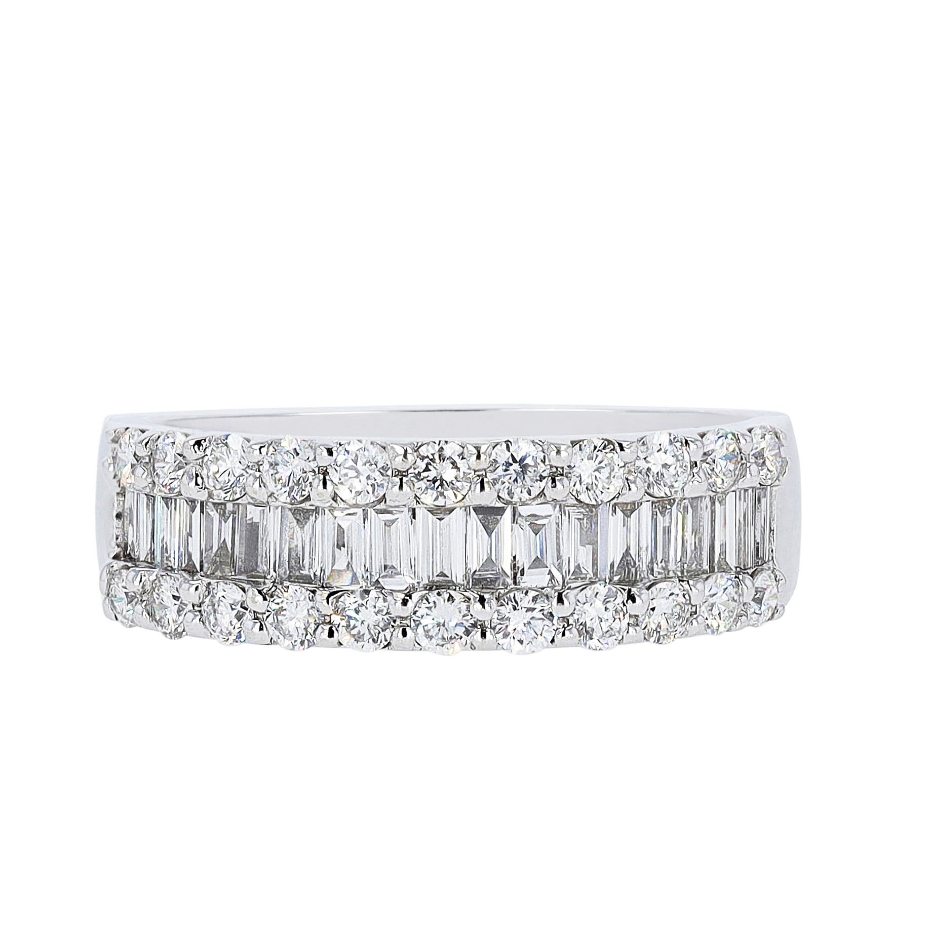 Round Prong & Channel Baguette Diamond Ring