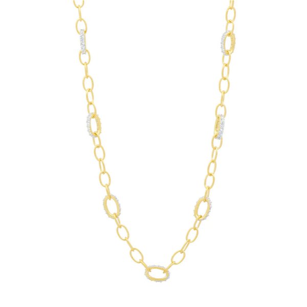 Closeup photo of Alternating Chain Link Necklace